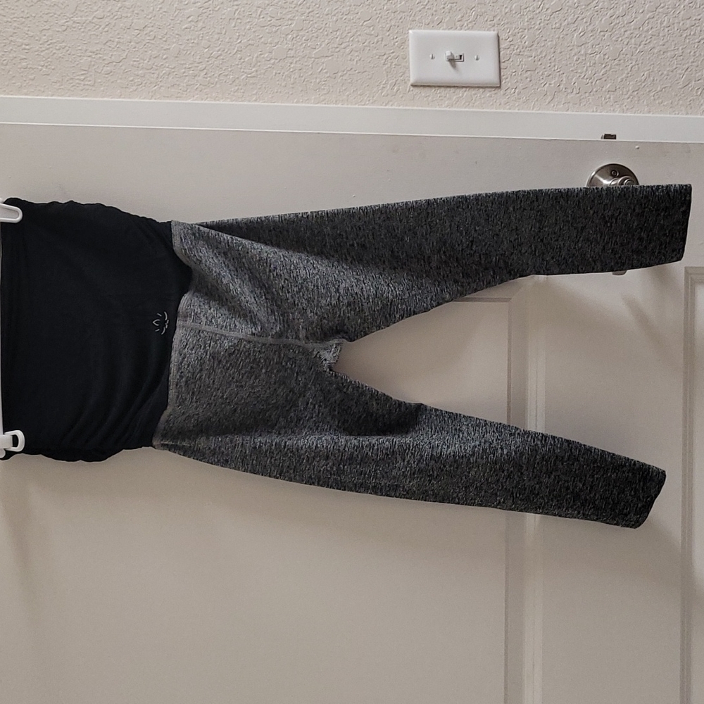 Beyond the bumb Yoga Pants size S. Maternity leggings